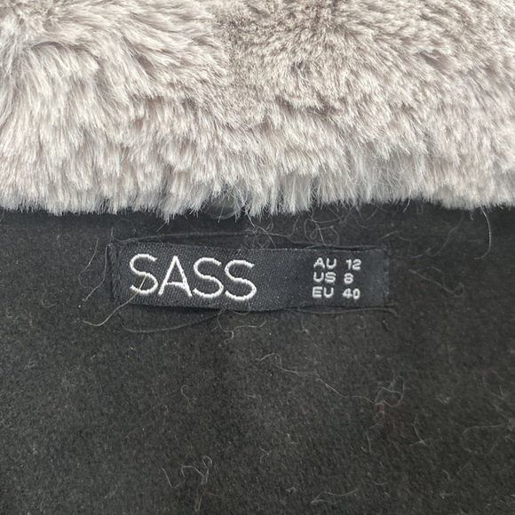 SASS - Black Coat with Grey Fur Collar - Picture 6 of 7